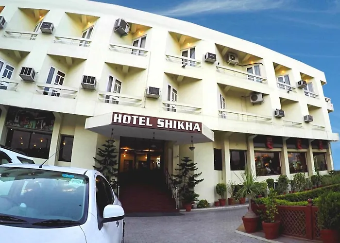 Jaipur hotels near Hawa Mahal