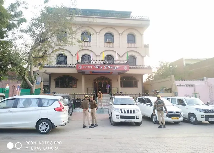 Agra (Uttar Pradesh) Dog Friendly Hotels