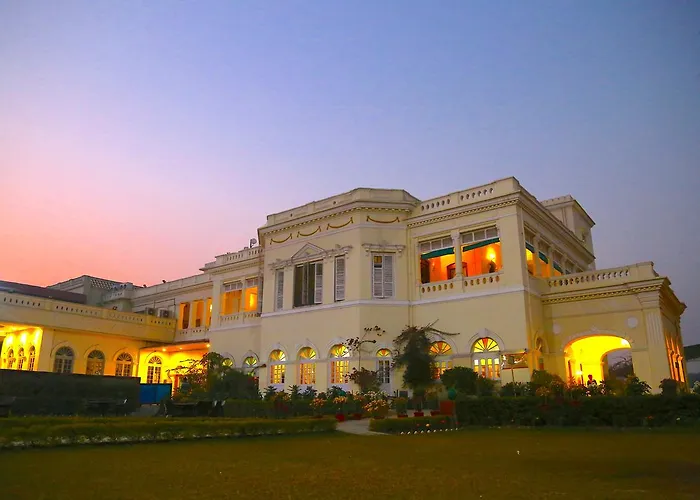 Hoteles de Lujo en Varanasi cerca de Zona comercial Godowlia